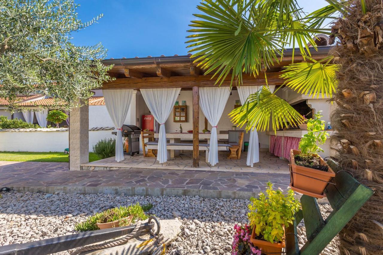 Guest House Antonella Malinska Exterior foto
