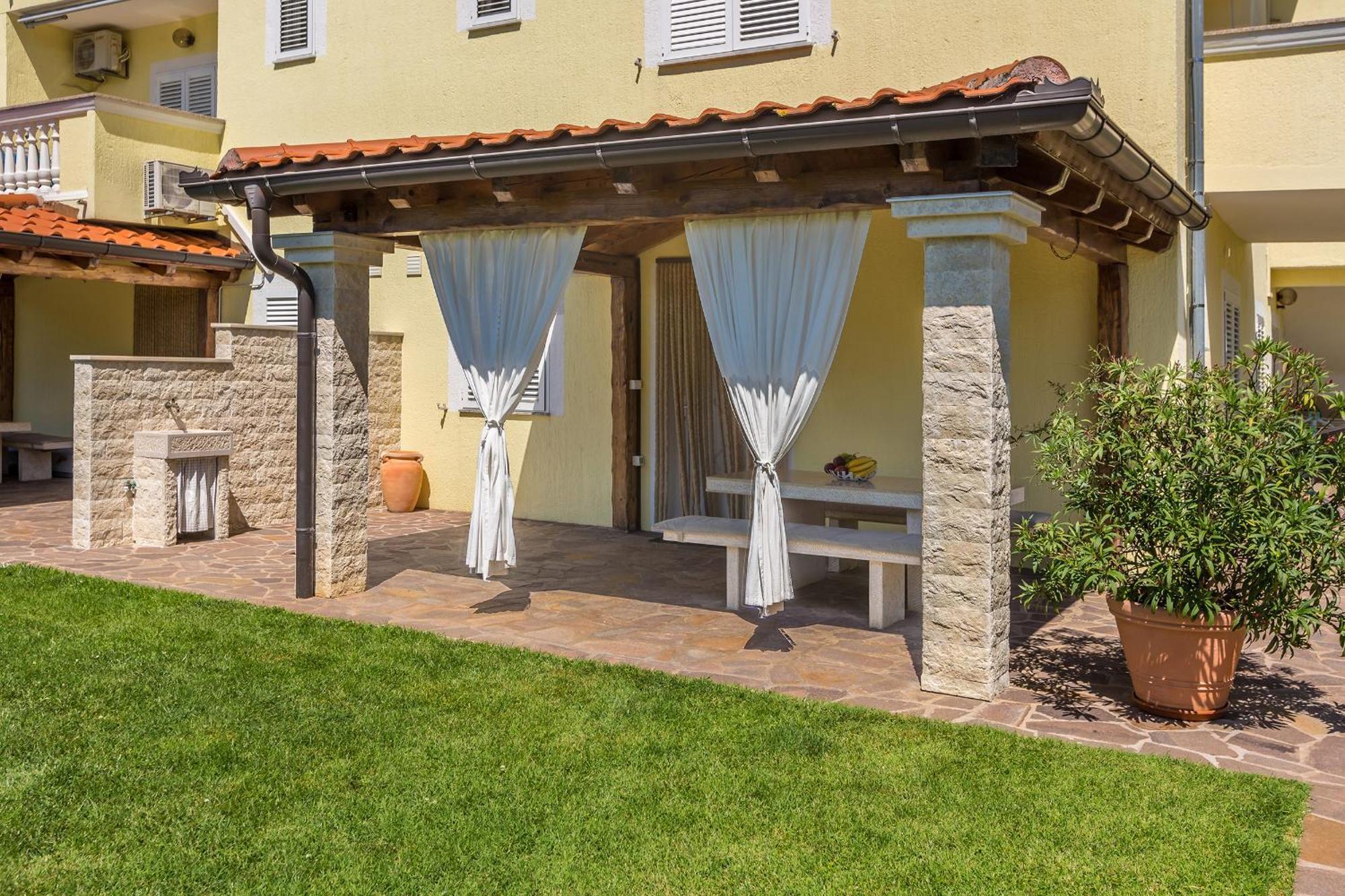 Guest House Antonella Malinska Exterior foto